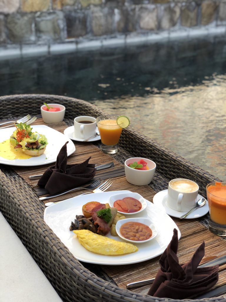 Floating breakfast bali